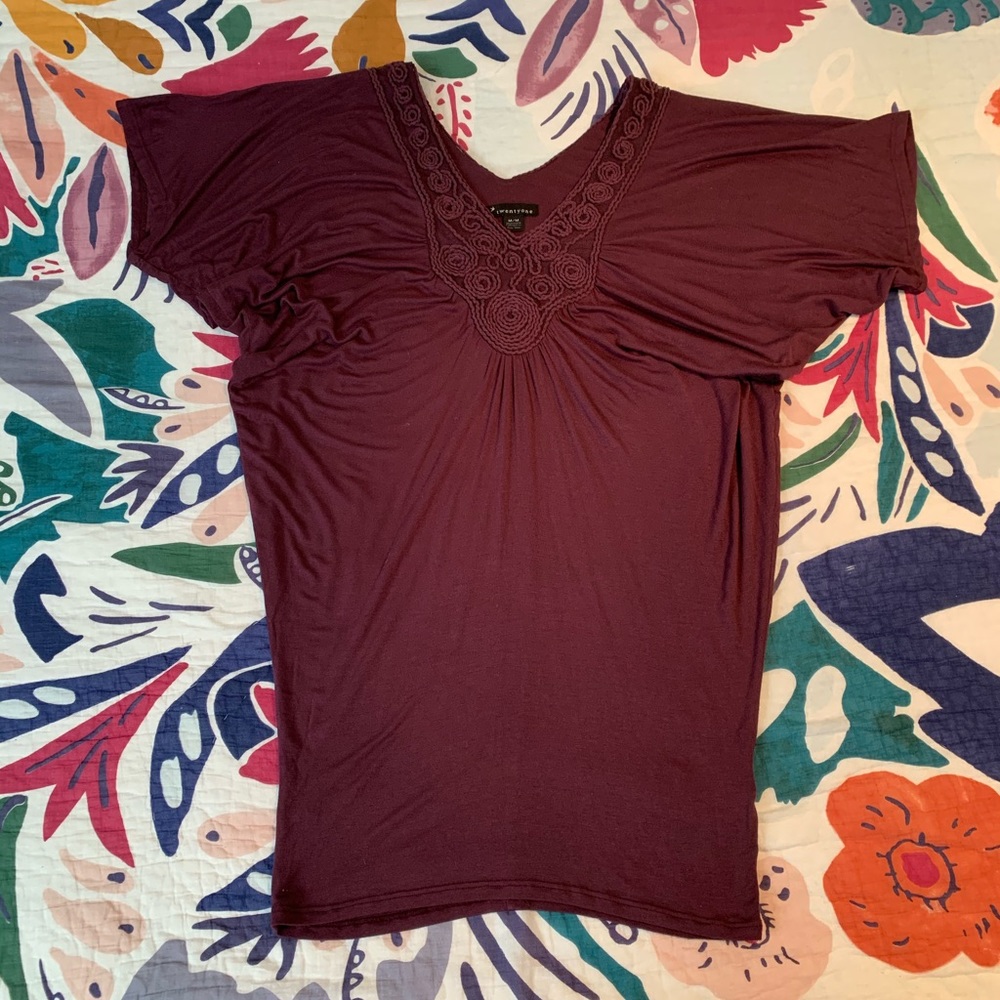 Forever 21 short sleeve maroon blouse